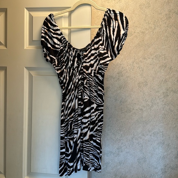 Forever 21 zebra dress/beach, cover-up size large - Picture 1 of 6